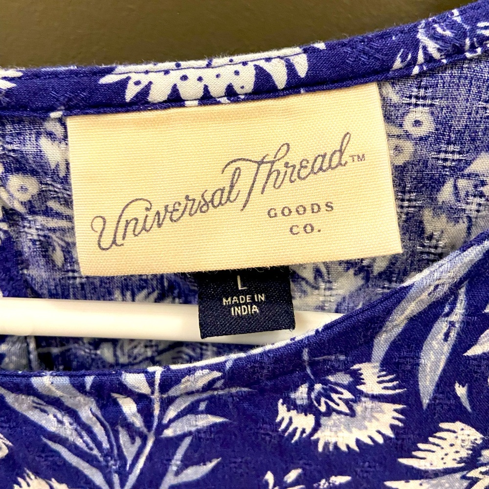 Universal Threads Floral Pattern Blouse With Ruff… - image 3